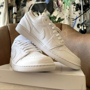 Air Jordan 1  AIR LOW woman’s size 9.5